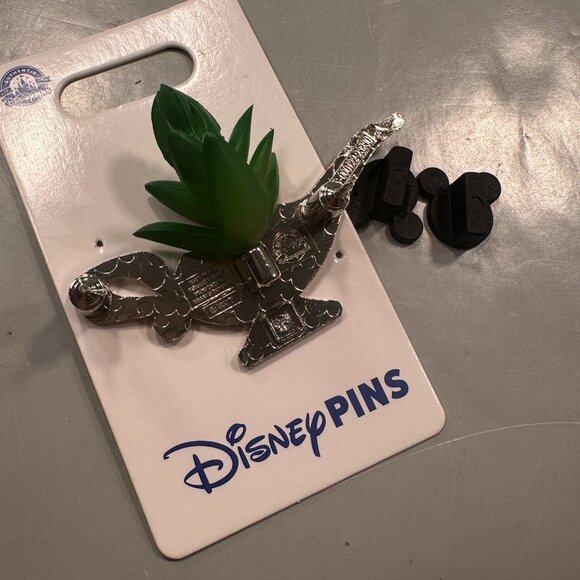 Disney Aladdin Lamp Trading Pin Genie Succulent Terrarium Plant Badge Lapel Pin - Picture 3 of 7
